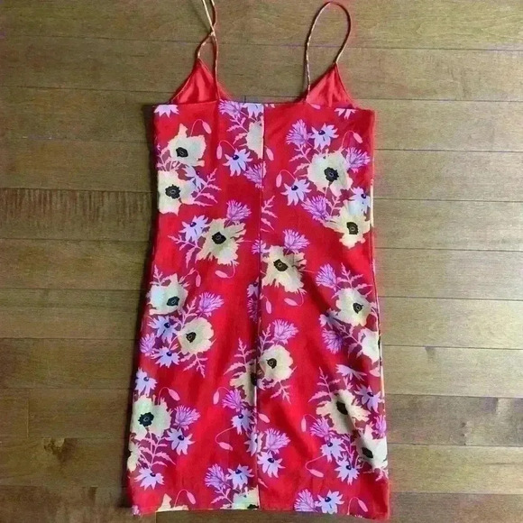 H&M | Divided red floral mini shift dress size 2 - Picture 2 of 4